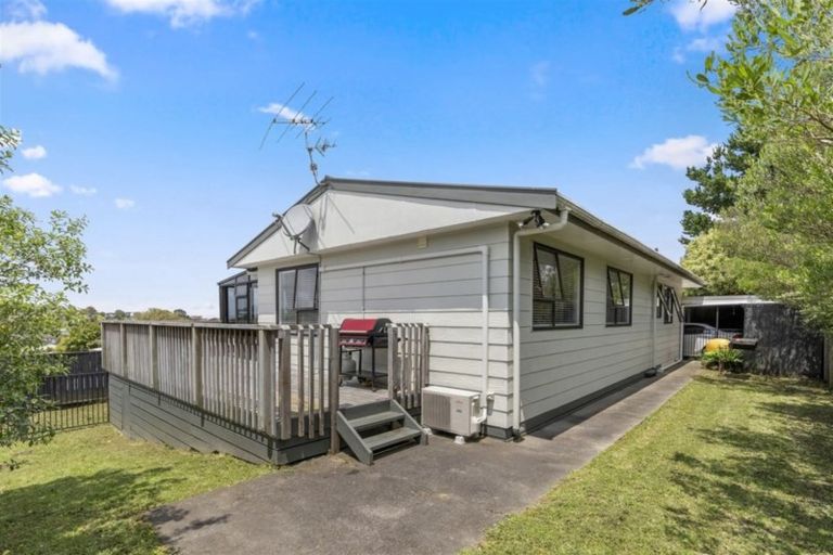 Photo of property in 28 Elizabeth Drive, West Harbour, Auckland, 0618
