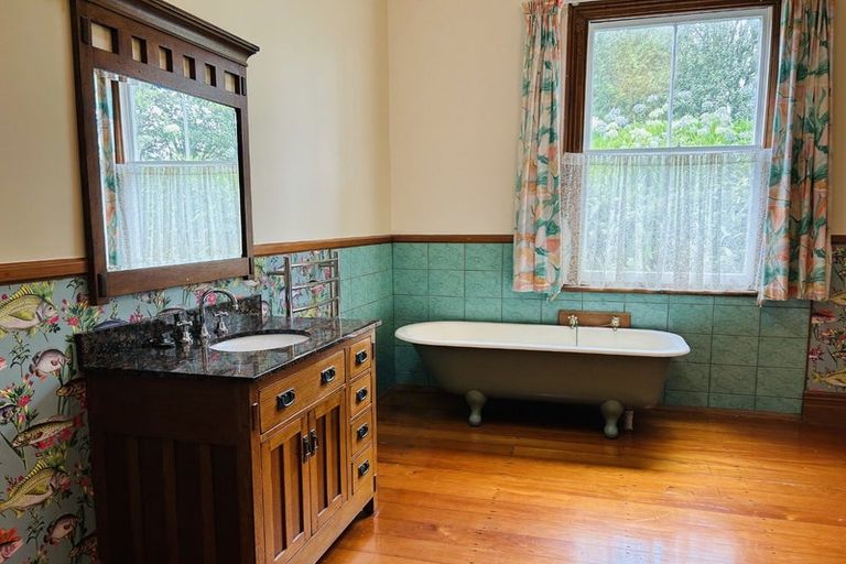 Photo of property in 262 Mountain Road, Maungaturoto, 0587