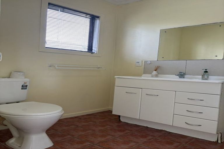 Photo of property in 34a Bronzewing Terrace, Unsworth Heights, Auckland, 0632