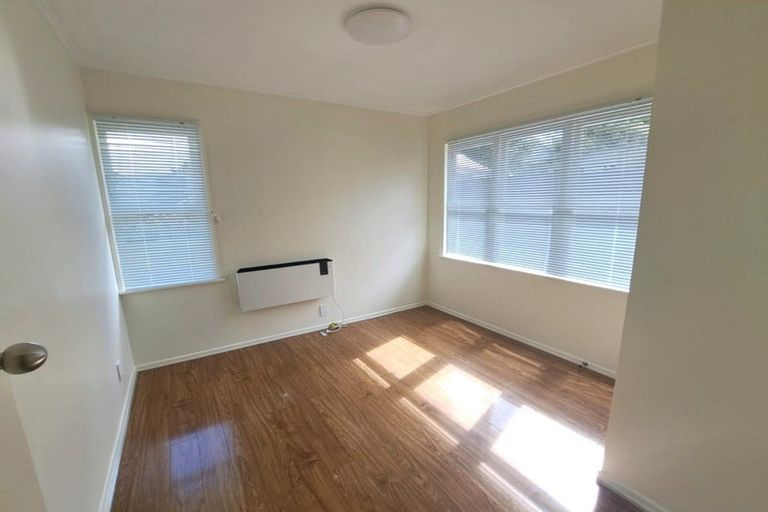 Photo of property in 6 Wharf Road, Te Atatu Peninsula, Auckland, 0610