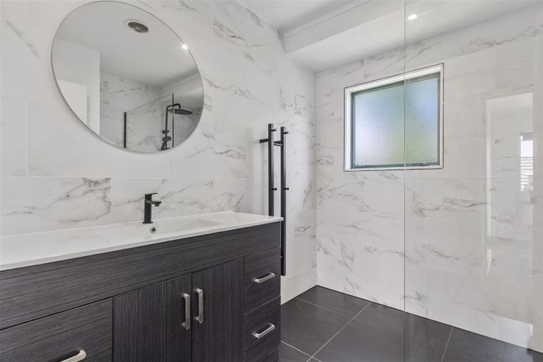 Photo of property in 26 Loughanure Place, Massey, Auckland, 0614