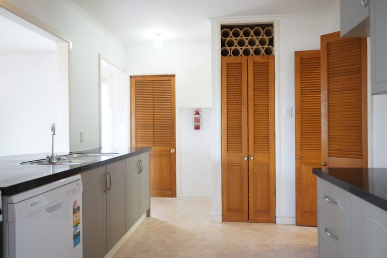 Photo of property in 494 Blockhouse Bay Road, Blockhouse Bay, Auckland, 0600