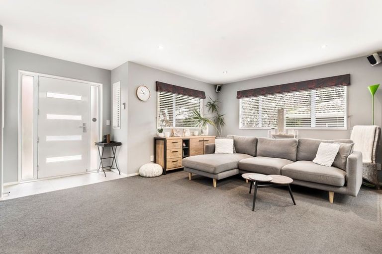 Photo of property in 19 Patons Road, Howick, Auckland, 2014