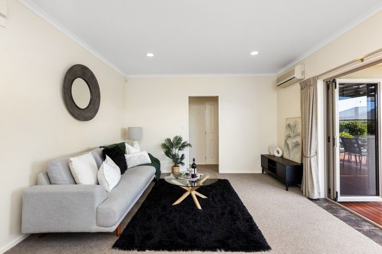 Photo of property in 6 Rosehill Way, Taradale, Napier, 4112