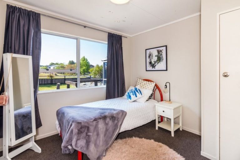 Photo of property in 2 Swan Close, Richmond Heights, Taupo, 3330