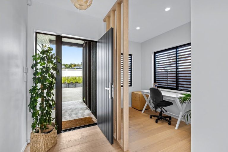 Photo of property in 14 Odlin Lane, Red Beach, 0932