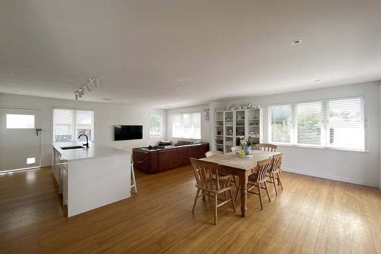 Photo of property in 8 Waipani Road, Te Atatu Peninsula, Auckland, 0610