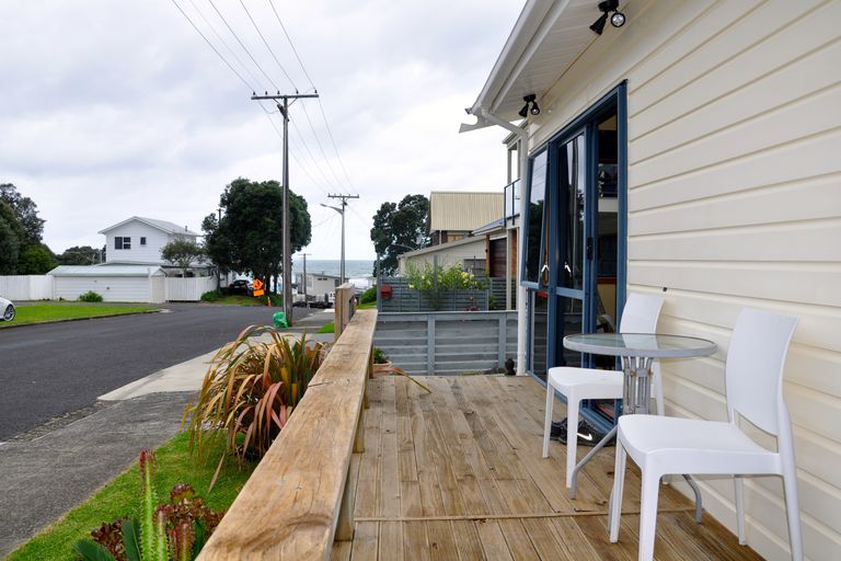 Photo of property in 15 Seaview Road, Waihi Beach, 3611