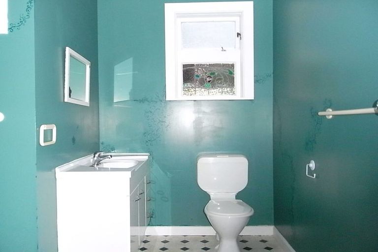 Photo of property in 28 Shakespeare Road, Bluff Hill, Napier, 4110