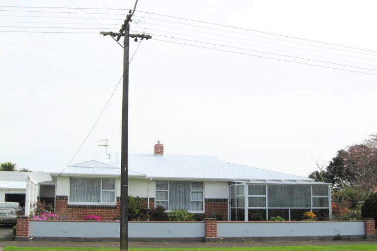 Photo of property in 75 Domett Street, Waitara, 4320
