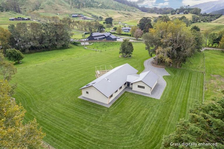 Photo of property in 405 Paekakariki Hill Road, Paekakariki Hill, Porirua, 5381