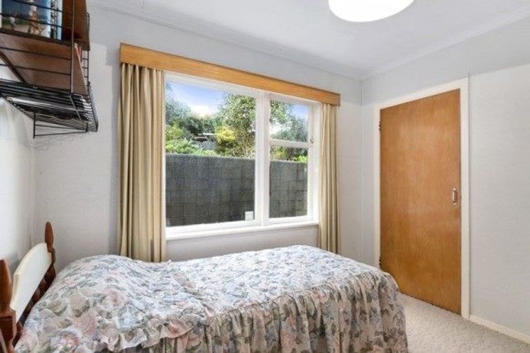 Photo of property in 81 Breaker Bay Road, Breaker Bay, Wellington, 6022
