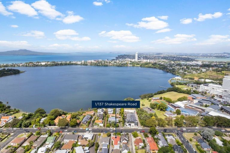 Photo of property in 1/137 Shakespeare Road, Milford, Auckland, 0620