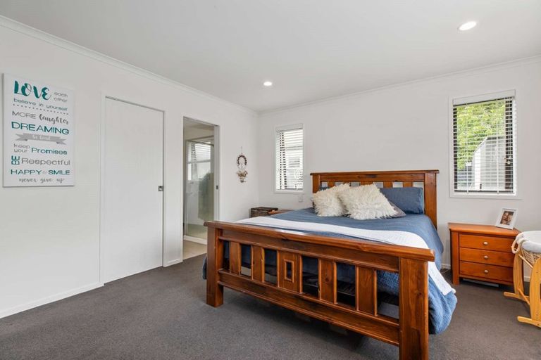 Photo of property in 2 Bayview Drive, Waiuku, 2123