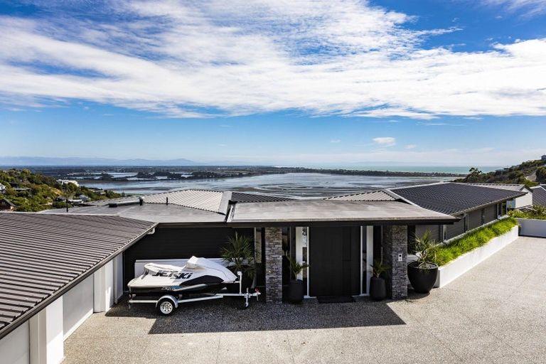 Photo of property in 15 Omeo Crescent, Redcliffs, Christchurch, 8081