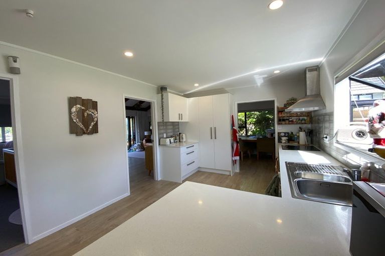 Photo of property in 4 Waiora Road, Stanmore Bay, Whangaparaoa, 0932