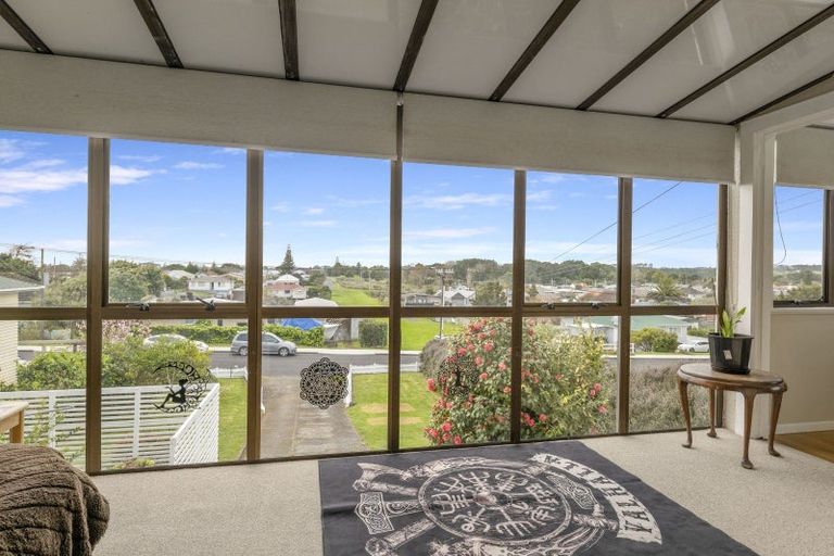 Photo of property in 75 Mould Street, Waitara, 4320