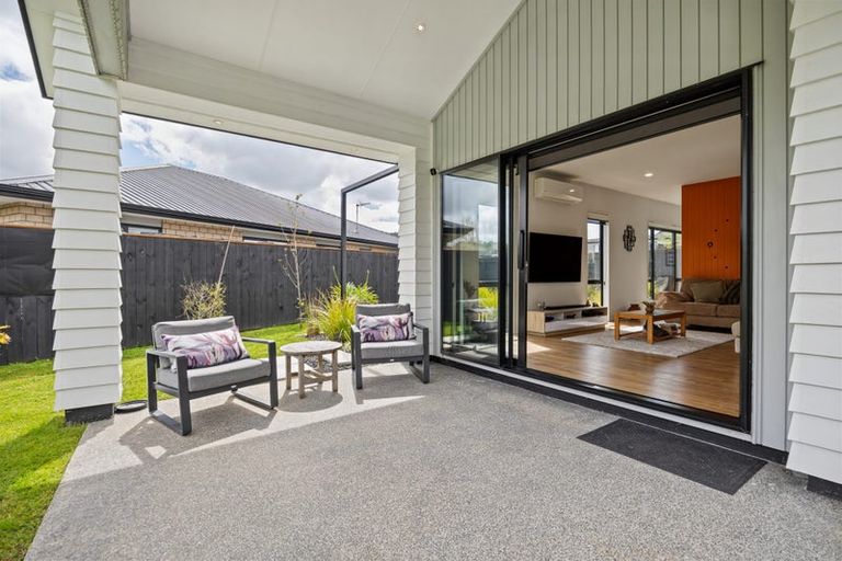 Photo of property in 23 Vogwill Road, Kumeu, 0810