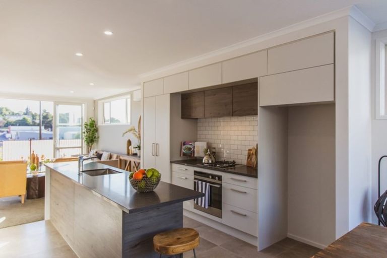 Photo of property in 77 Karepiro Drive, Stanmore Bay, Whangaparaoa, 0932