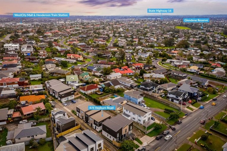 Photo of property in 4/6 Hepburn Road, Glendene, Auckland, 0602