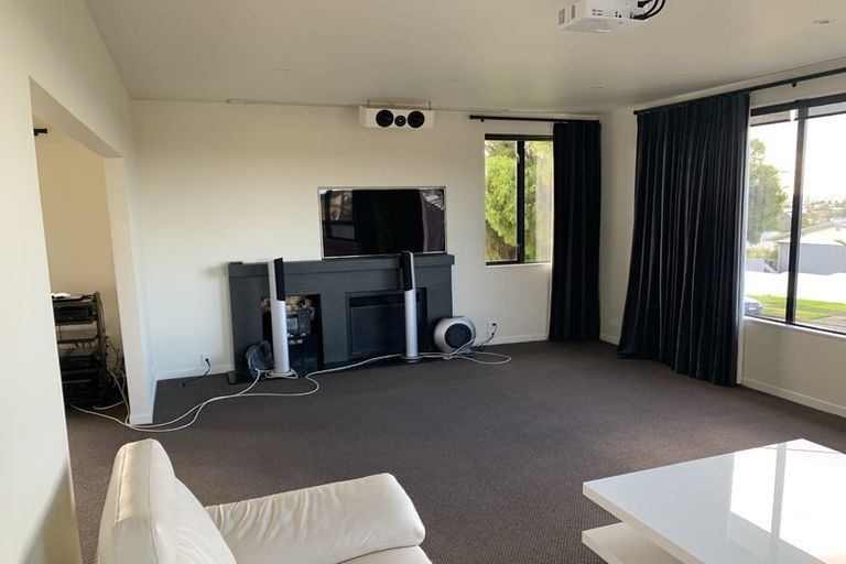 Photo of property in 1/2 Beatrice Avenue, Hillcrest, Auckland, 0627