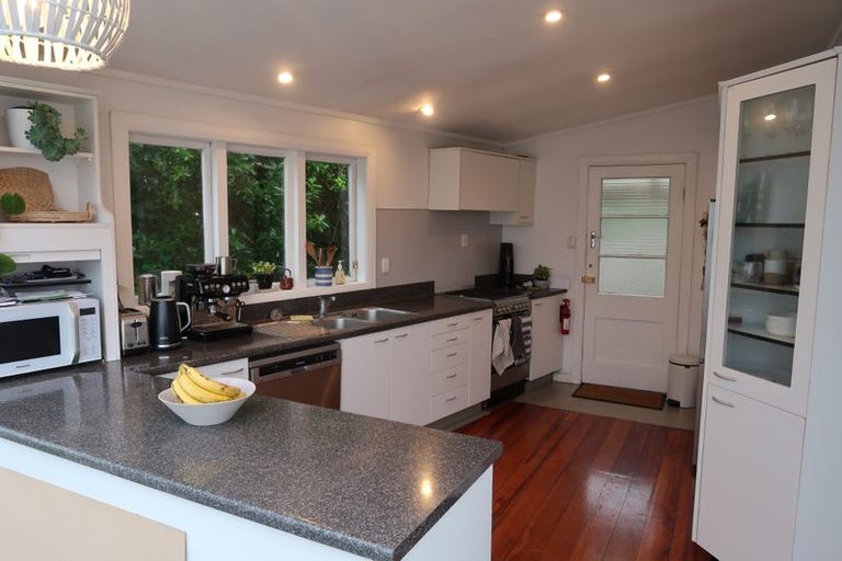 Photo of property in 18 Charlotte Avenue, Brooklyn, Wellington, 6021