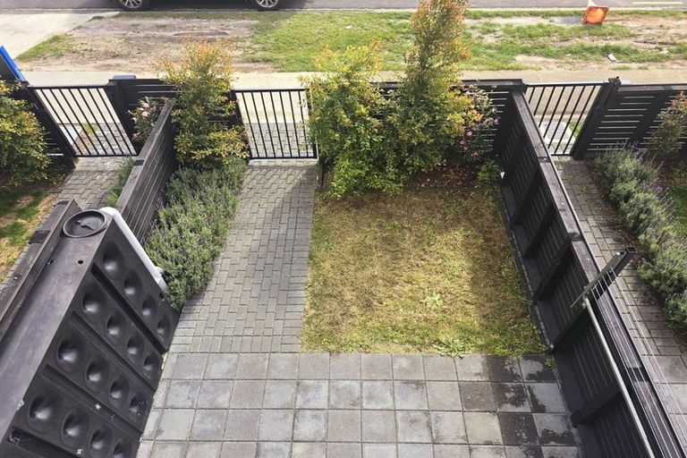 Photo of property in 2/66 Metcalfe Road, Ranui, Auckland, 0612