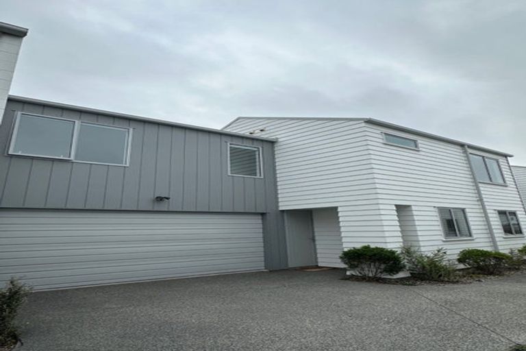 Photo of property in 2/368 Hereford Street, Linwood, Christchurch, 8011