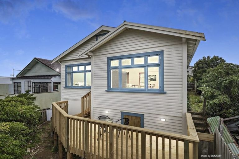 Photo of property in 40 Lonsdale Crescent, Rongotai, Wellington, 6022