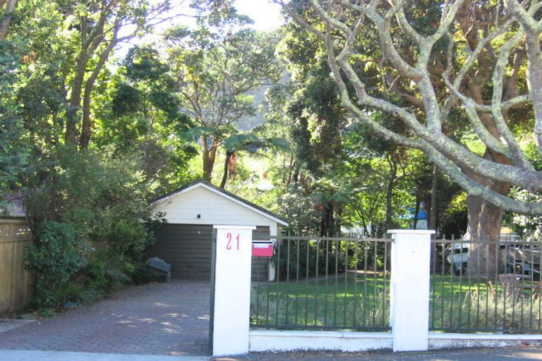 Photo of property in 21 Nikau Street, Eastbourne, Lower Hutt, 5013
