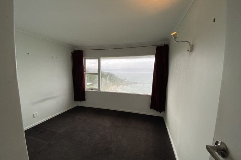 Photo of property in 54 Fortification Road, Karaka Bays, Wellington, 6022