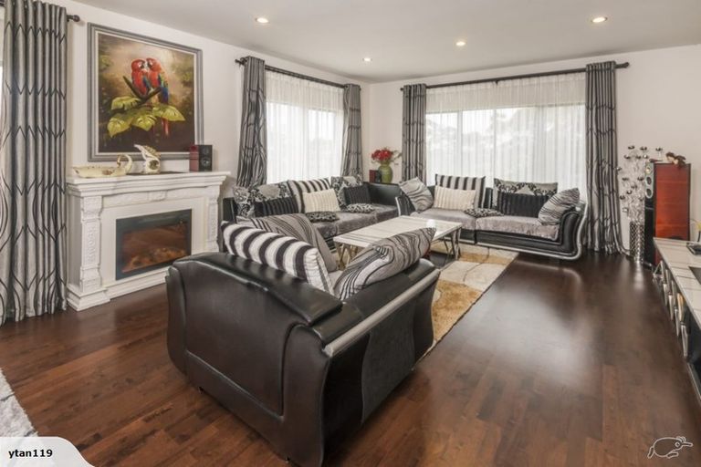 Photo of property in 10 Namsan Close, Fairview Heights, Auckland, 0632