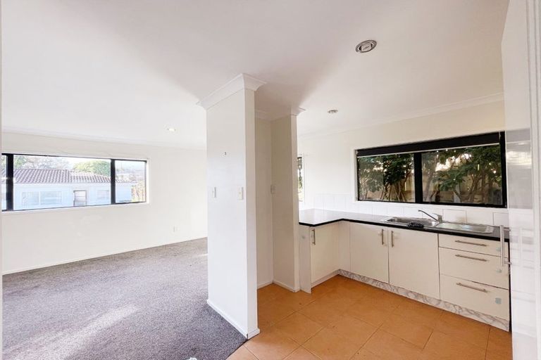 Photo of property in 2/9 Danube Lane, Glen Eden, Auckland, 0602