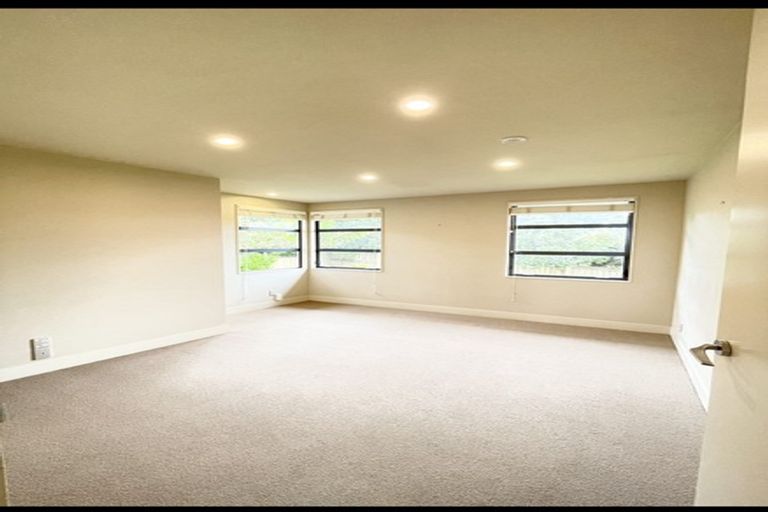 Photo of property in 10 Rangi Avenue, Schnapper Rock, Auckland, 0632