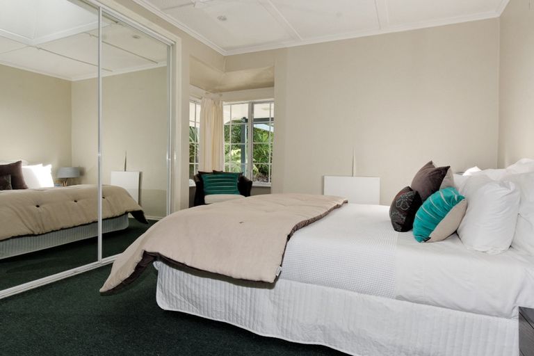 Photo of property in 27 Opou Road, Titirangi, Auckland, 0604