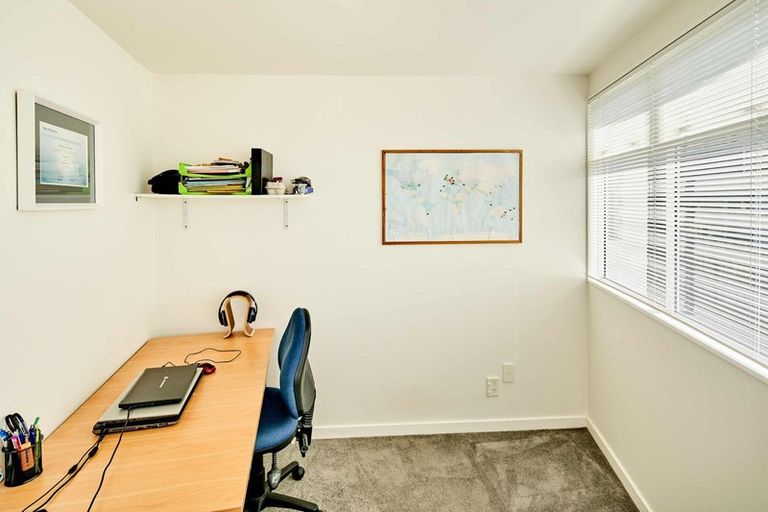 Photo of property in 24 Molyneux Close, Whitby, Porirua, 5024