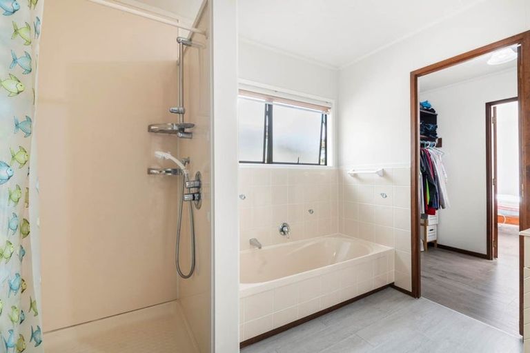 Photo of property in 17 Palliser Lane, Browns Bay, Auckland, 0630