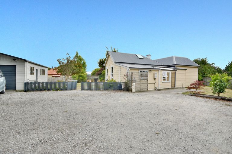 Photo of property in 27 Brough Street, Palmerston, 9430