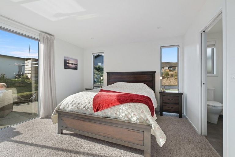 Photo of property in 24 Makomako Road, Wanaka, 9305