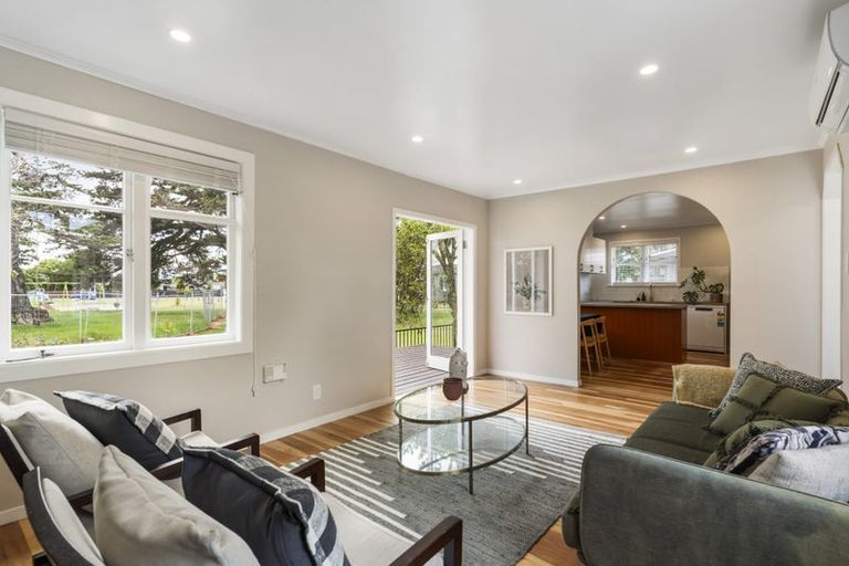 Photo of property in 24d Clinton Avenue, Te Atatu Peninsula, Auckland, 0610