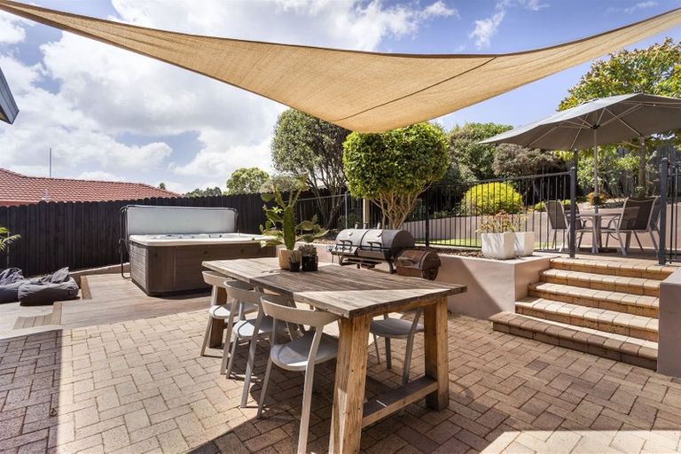 Photo of property in 70 Golfland Drive, Golflands, Auckland, 2013