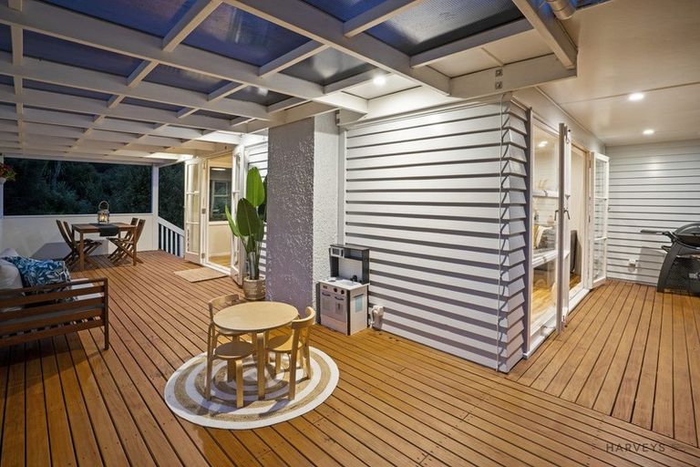 Photo of property in 14 Willowbrook Place, Titirangi, Auckland, 0604