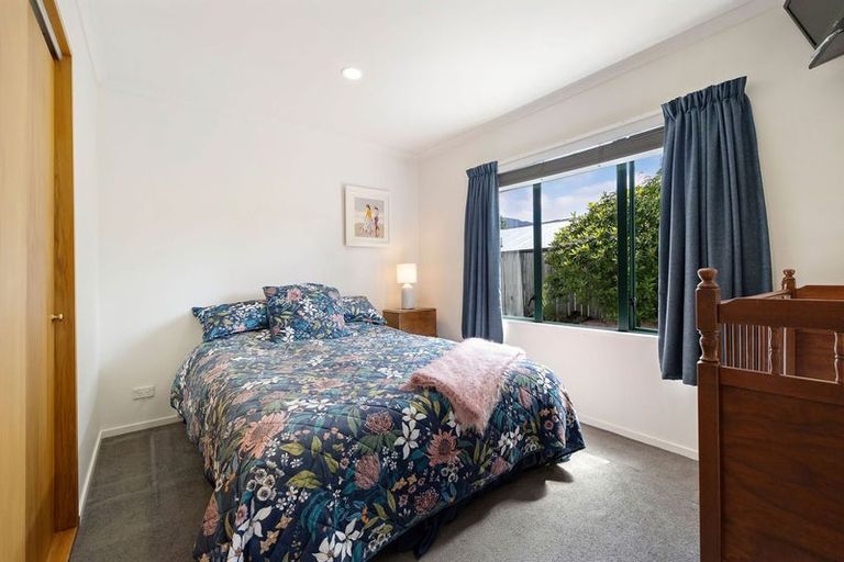 Photo of property in 8b Kuri Place, Wanaka, 9305