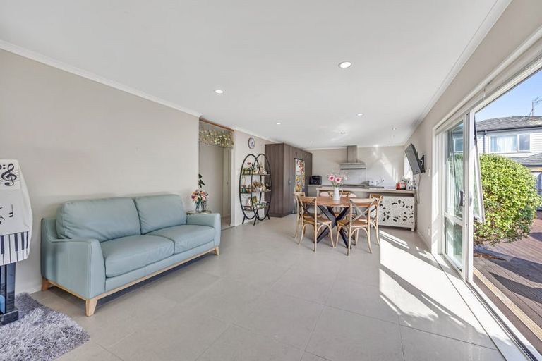 Photo of property in 10 Reno Way, Flat Bush, Auckland, 2016