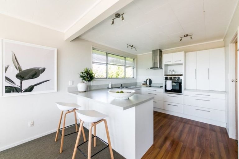 Photo of property in 25 Tauroa Road, Havelock North, 4130