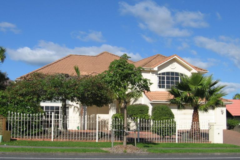 Photo of property in 48 Whitford Road, Botany Downs, Auckland, 2014