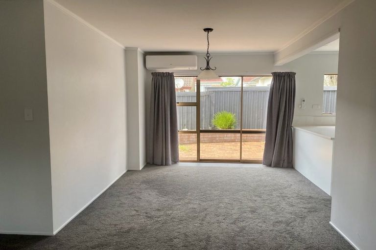 Photo of property in 2/8 Wood Street, Papakura, 2110
