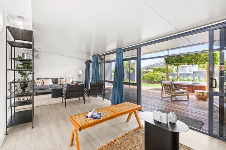 Photo of property in 2 Bale Place, Havelock North, 4130