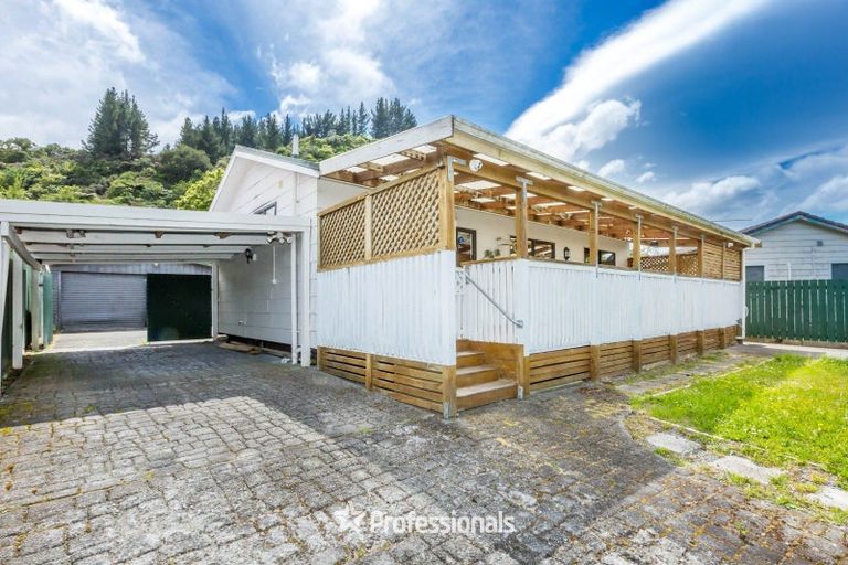 Photo of property in 6 Edmund Lomas Grove, Birchville, Upper Hutt, 5018