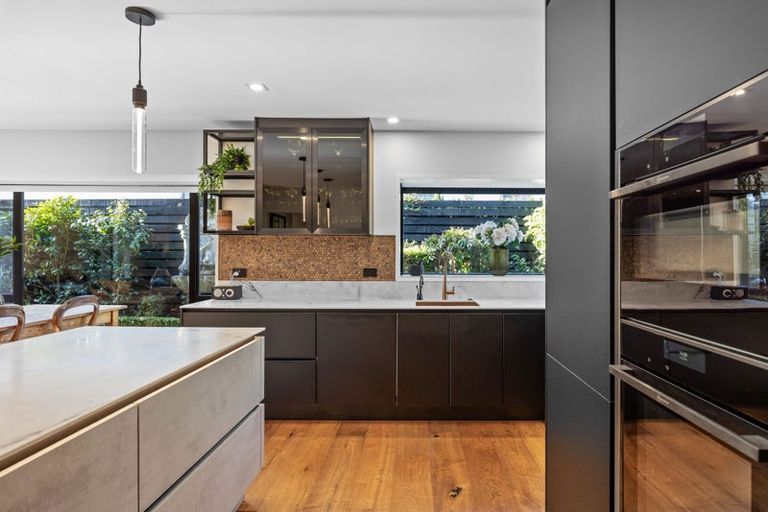 Photo of property in 4 Wairarapa Terrace, Merivale, Christchurch, 8014